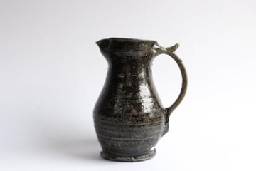 西川真衣　ピッチャー　焼締めの画像