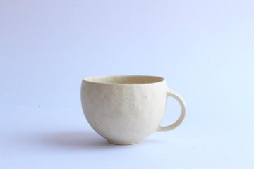 高田かえ　白土マグカップの画像