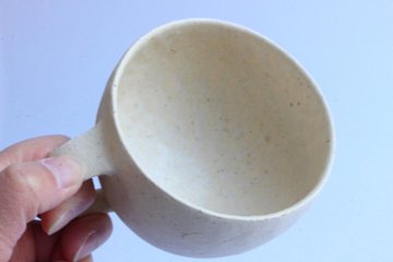 高田かえ　白土マグカップ画像