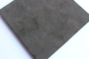 高田かえ　黒錆角皿画像