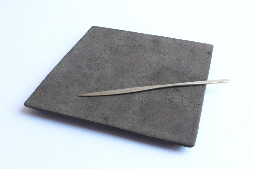 高田かえ　黒錆角皿画像