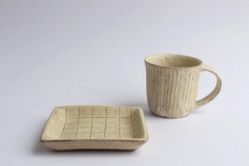 鈴木　進　粉引線紋角皿画像