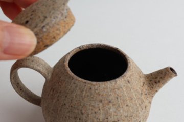 畑中　篤　荒土線刻急須　小画像