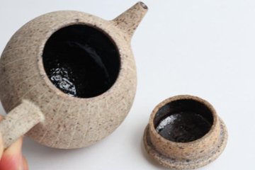 畑中　篤　荒土線刻急須　小画像