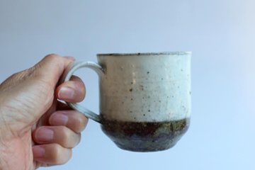 坪井俊憲　粉引手付きカップ画像