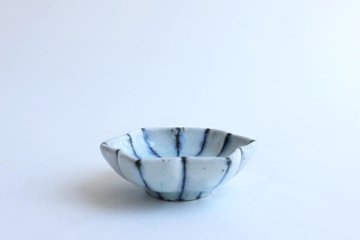 小峠貴美子　六弁稜花豆皿画像