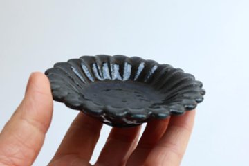 小峠貴美子　輪花豆皿　るり画像