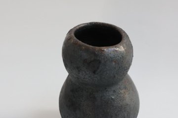 小峠貴美子　錆釉　花入れ画像