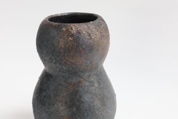 小峠貴美子　錆釉　花入れ画像