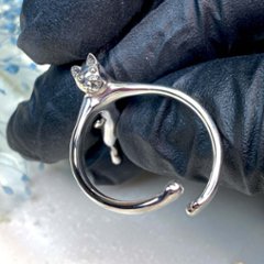 見上げる猫リング｜向きで表情が変わるフリーサイズリング（肉球デザイン・シルバー925）画像