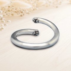 腕を太くした指抱き猫の手リング｜しっかりとした存在感のシルバーアクセサリー（silver925）の画像
