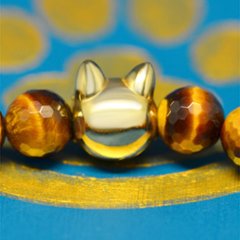 10ｍｍの猫顔(18金）と８mm多面カットタイガーアイのブレスレット画像