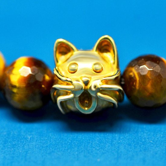 10ｍｍの猫顔(18金）と８mm多面カットタイガーアイのブレスレット画像