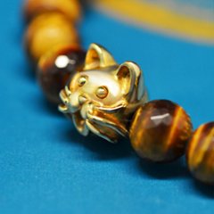 10ｍｍの猫顔(18金）と８mm多面カットタイガーアイのブレスレット画像