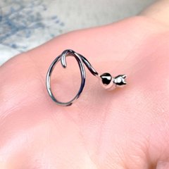 指の上で寝ちゃう香箱猫リング（フリーサイズ）画像