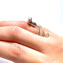 指の上で寝ちゃう香箱猫リング（フリーサイズ）の画像