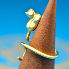 指の上で寝ちゃう香箱猫リング（フリーサイズ）画像