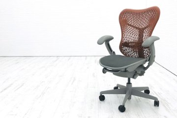 ミラチェア 中古 ハーマンミラー Herman Miller テラコッタ Mirra Chair メッシュ 中古オフィス家具の画像