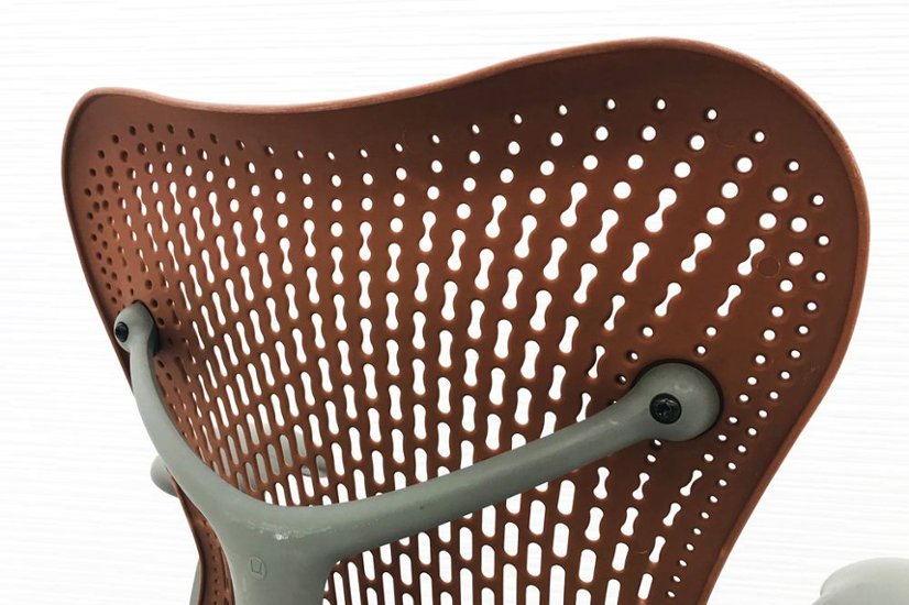 ミラチェア 中古 ハーマンミラー Herman Miller テラコッタ Mirra Chair メッシュ 中古オフィス家具画像