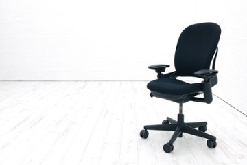 リープチェア スチールケース 中古 オフィスチェア クッション ブラック Steelcase Leap 可動肘 布張り 事務椅子 中古オフィス家具の画像