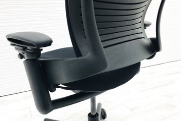 リープチェア スチールケース 中古 オフィスチェア クッション ブラック Steelcase Leap 可動肘 布張り 事務椅子 中古オフィス家具画像