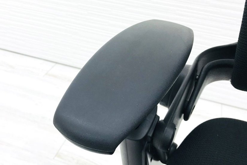 リープチェア スチールケース 中古 オフィスチェア クッション ブラック Steelcase Leap 可動肘 布張り 事務椅子 中古オフィス家具画像