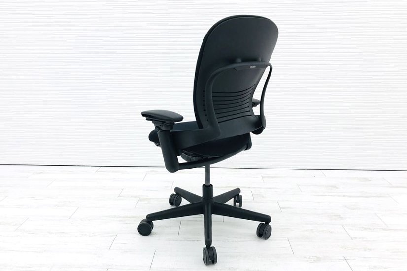 リープチェア スチールケース 中古 オフィスチェア クッション ブラック Steelcase Leap 可動肘 布張り 事務椅子 中古オフィス家具画像