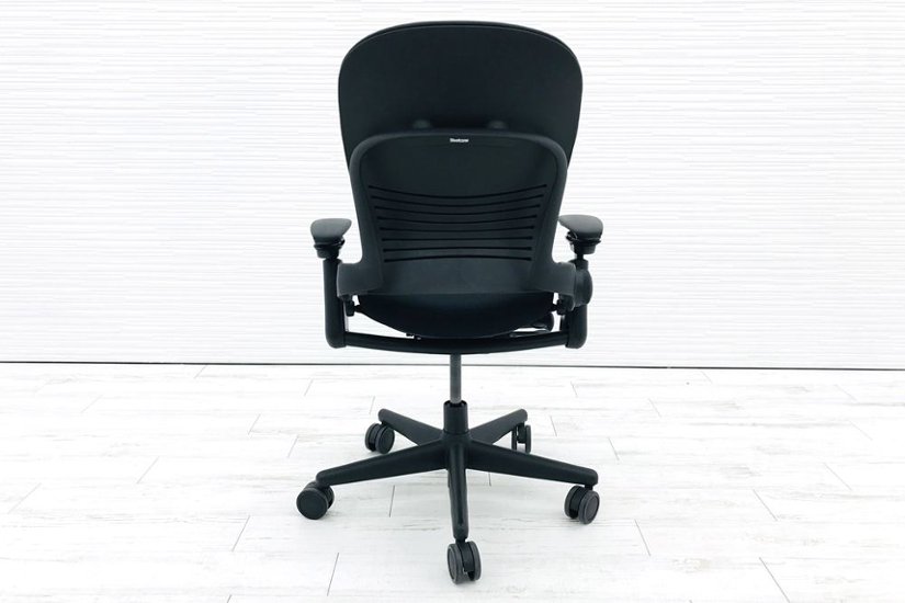 リープチェア スチールケース 中古 オフィスチェア クッション ブラック Steelcase Leap 可動肘 布張り 事務椅子 中古オフィス家具画像