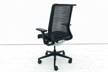 スチールケース シンクチェア 中古 ブラック クッション メッシュ Steelcase Think 可動肘 中古オフィス家具画像