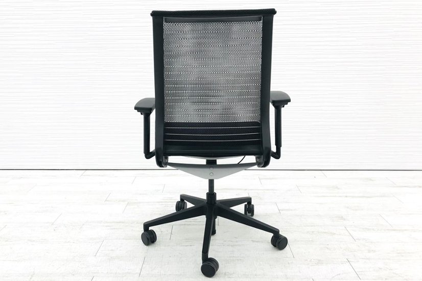 スチールケース シンクチェア 中古 ブラック クッション メッシュ Steelcase Think 可動肘 中古オフィス家具画像