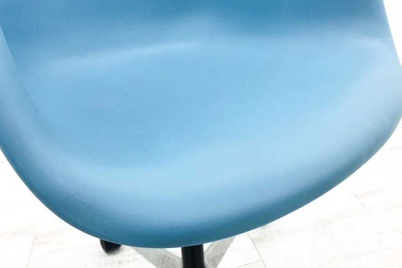 ヴィトラ イームズチェア ハーマンミラー Vitra 中古 イームズ キャスター脚 HermanMiller Eames Plastic ArmChair画像