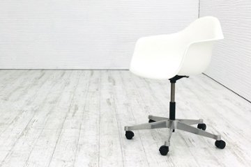  ヴィトラ イームズチェア ハーマンミラー Vitra 中古 イームズ キャスター脚 HermanMiller Eames Plastic ArmChair ホワイト画像