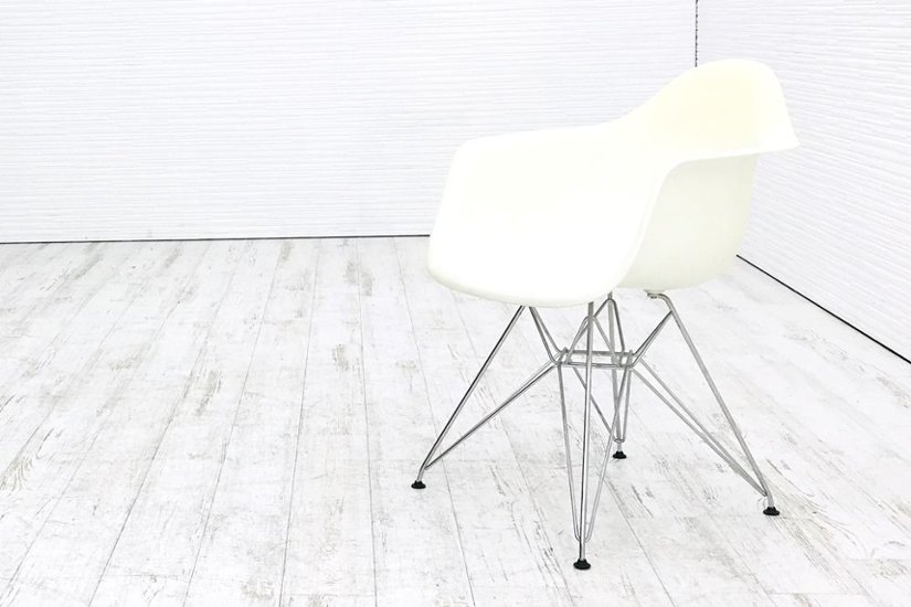 ヴィトラ イームズチェア ハーマンミラー Vitra 中古 イームズ HermanMiller Eames Plastic ArmChair ホワイト画像