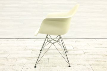 ヴィトラ イームズチェア ハーマンミラー Vitra 中古 イームズ HermanMiller Eames Plastic ArmChair ホワイト画像