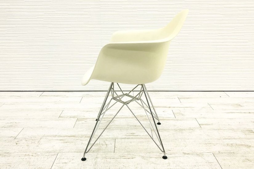 ヴィトラ イームズチェア ハーマンミラー Vitra 中古 イームズ HermanMiller Eames Plastic ArmChair ホワイト画像