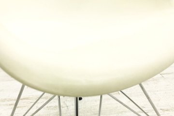 ヴィトラ イームズチェア ハーマンミラー Vitra 中古 イームズ HermanMiller Eames Plastic ArmChair ホワイト画像