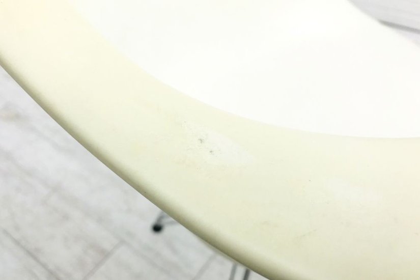 ヴィトラ イームズチェア ハーマンミラー Vitra 中古 イームズ HermanMiller Eames Plastic ArmChair ホワイト画像