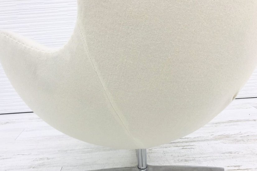 アルネヤコブセン エッグチェア Egg chair リプロダクト品 Arne Jacobsen デザインチェア 中古オフィス家具 ホワイト画像