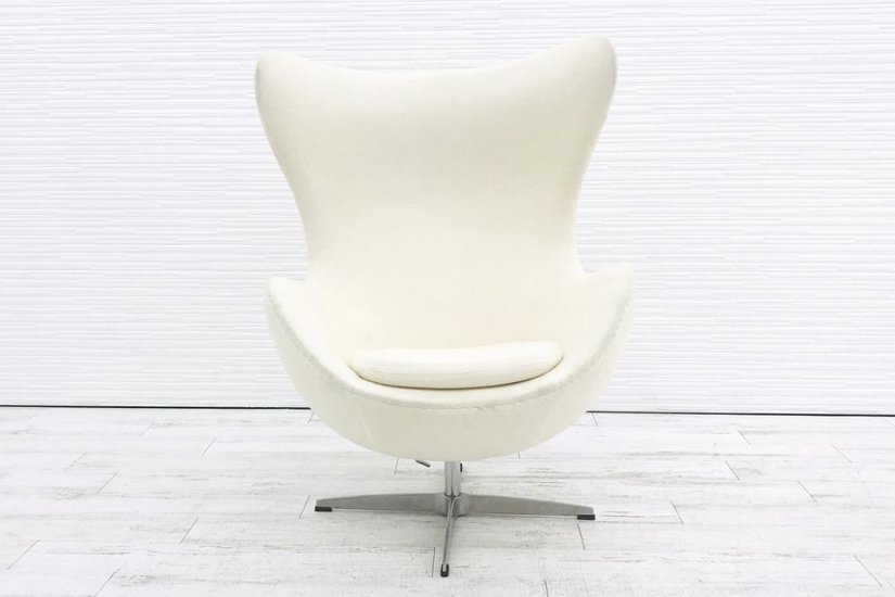 アルネヤコブセン エッグチェア Egg chair リプロダクト品 Arne Jacobsen デザインチェア 中古オフィス家具 ホワイト画像