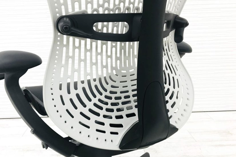 ハーマンミラー ミラチェア 中古チェア Herman Miller Mirra Chair メッシュ 事務椅子 中古オフィス家具 ブラック ホワイト画像