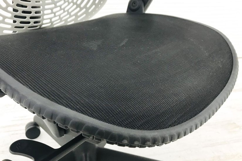 ハーマンミラー ミラチェア 中古チェア Herman Miller Mirra Chair メッシュ 事務椅子 中古オフィス家具 ブラック ホワイト画像