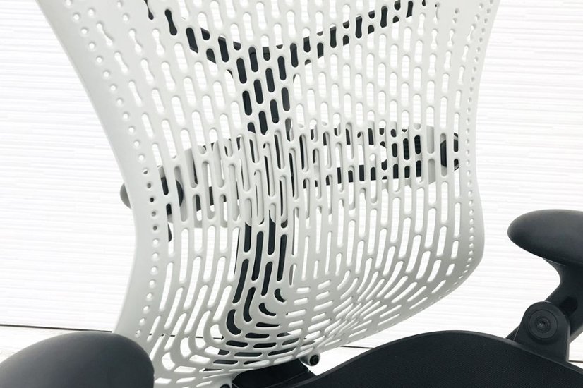 ハーマンミラー ミラチェア 中古チェア Herman Miller Mirra Chair メッシュ 事務椅子 中古オフィス家具 ブラック ホワイト画像