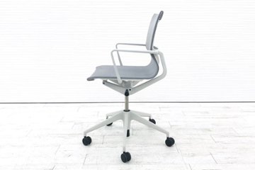 ヴィトラ フィジックスチェア 中古 Vitra Physix 肘付 中古オフィス家具 肘付 メッシュ アルベルト・メダ ソフトグレー画像