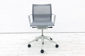 ヴィトラ フィジックスチェア 中古 Vitra Physix 肘付 中古オフィス家具 肘付 メッシュ アルベルト・メダ ソフトグレー画像