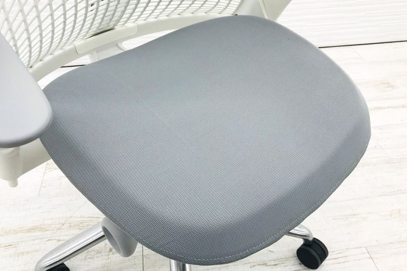 ハーマンミラー セイルチェア 2018年製 中古チェア SAYL Chairs デザインチェア 中古オフィス家具 前傾チルト 可動肘 グレー 脚ポリッシュ画像