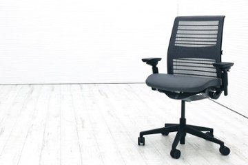 スチールケース シンクチェア 2016年製 中古 クッション メッシュ Steelcase Think 可動肘 中古オフィス家具 465A300 ニッケルの画像