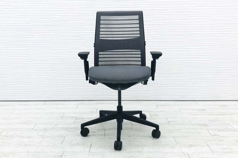 スチールケース シンクチェア 2016年製 中古 クッション メッシュ Steelcase Think 可動肘 中古オフィス家具 465A300 ニッケル画像