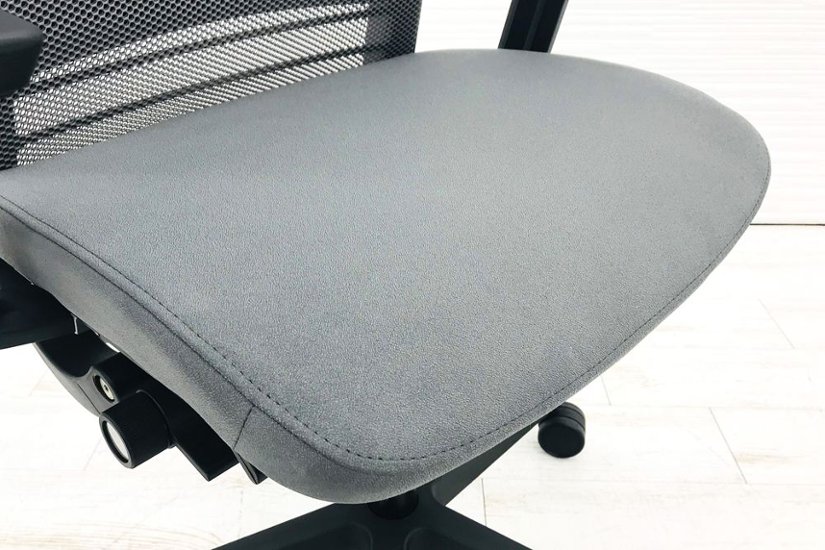 スチールケース シンクチェア 2016年製 中古 クッション メッシュ Steelcase Think 可動肘 中古オフィス家具 465A300 ニッケル画像