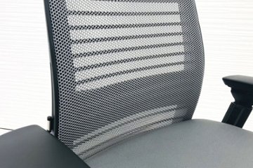 スチールケース シンクチェア 2016年製 中古 クッション メッシュ Steelcase Think 可動肘 中古オフィス家具 465A300 ニッケル画像