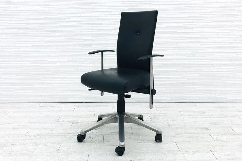 フリッツハンセン スピンチェア FritzHansen SPIN ミーティングチェア デスクチェア 革 レザー 肘付 中古オフィス家具画像